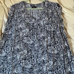 Jones New York Blue and White Floral Print Tunic Top